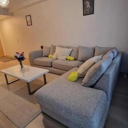 Floor Airport Βάνταα